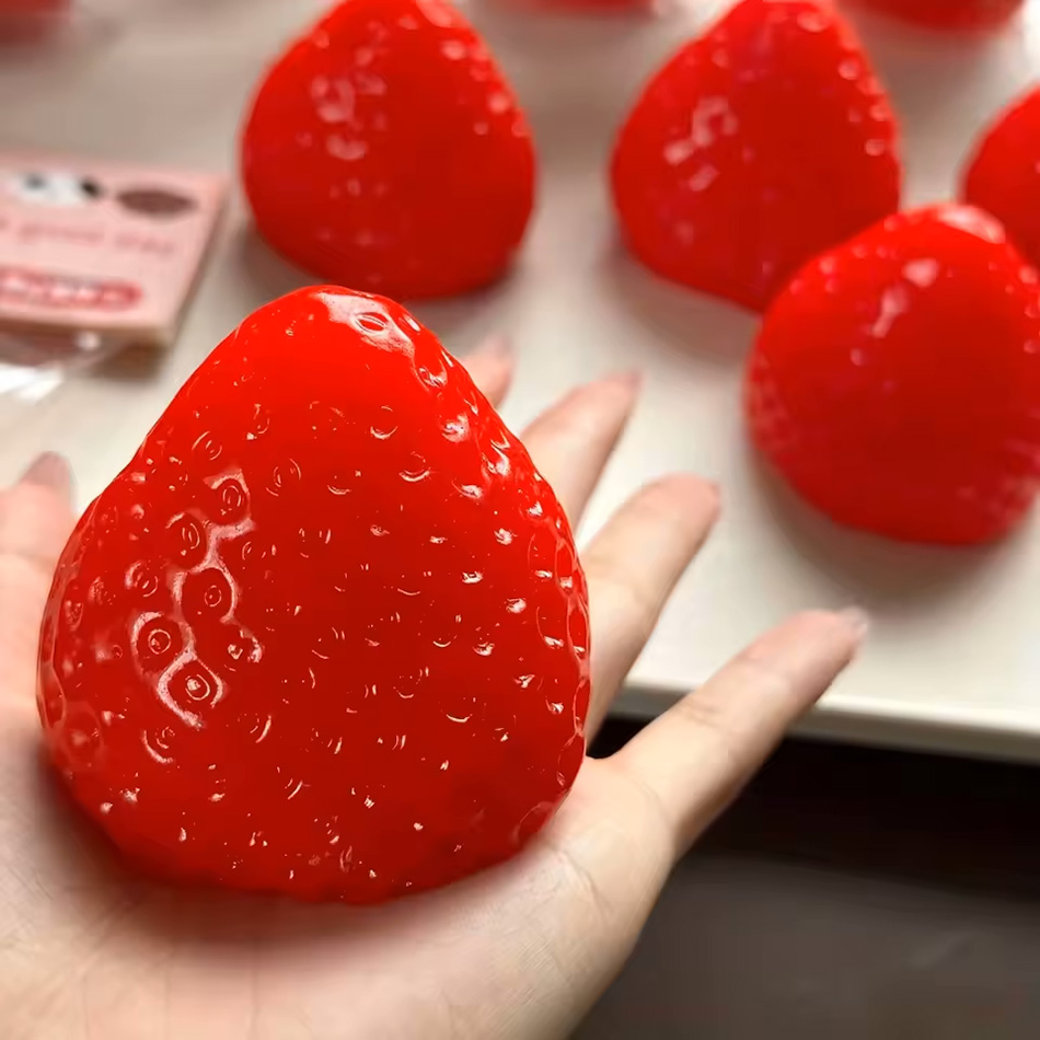 2026 Squishy Big Strawberry Sq - огляд і ціна Kids Toys Entertainer